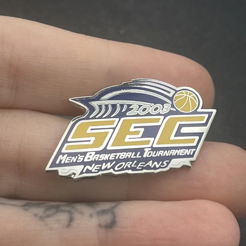 2003‎ SEC Men's Basketball Tournament New Orleans Louisiana Lapel Hat Pin